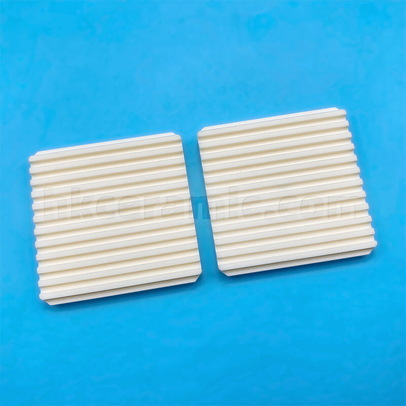 Insulating wear-resistant alumina bearing burning plate