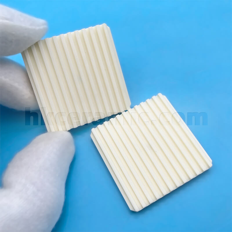 Aluminum oxide ceramic plate